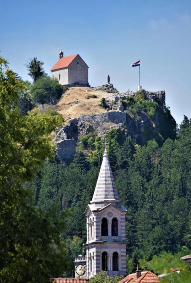 Luxury Apartment Knezovic Sinj Buitenkant foto